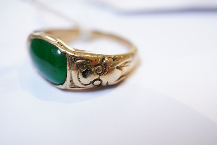 A fine jadeite ring, early 20th century